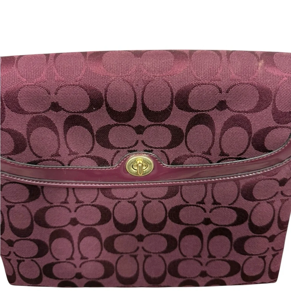 🆕 Coach burgundy fabric  signature C Bag with strap - Picture 3 of 8